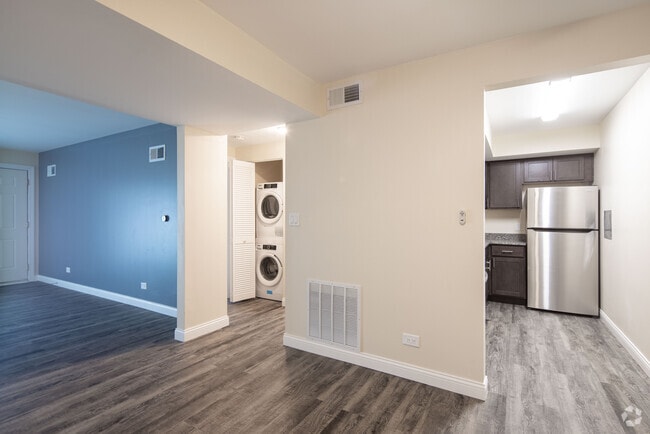 1BR, 1BA - 741SF - Crystal Lake Apartments