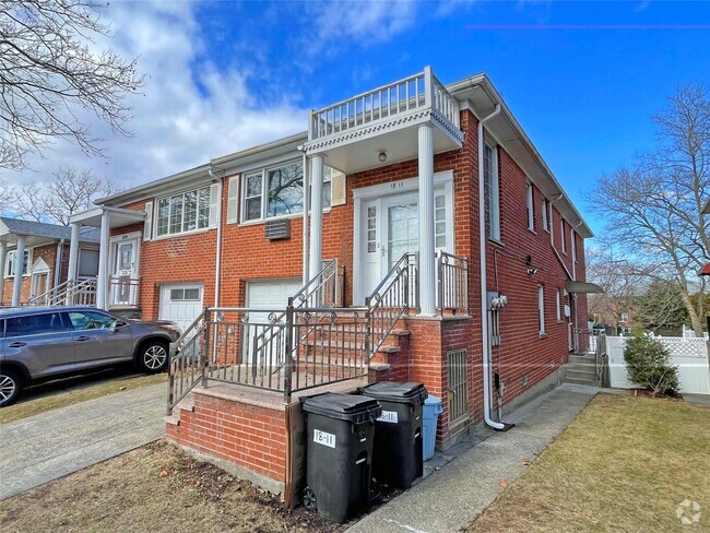 Building Photo - 18-11 Clintonville St Unit 2F Rental