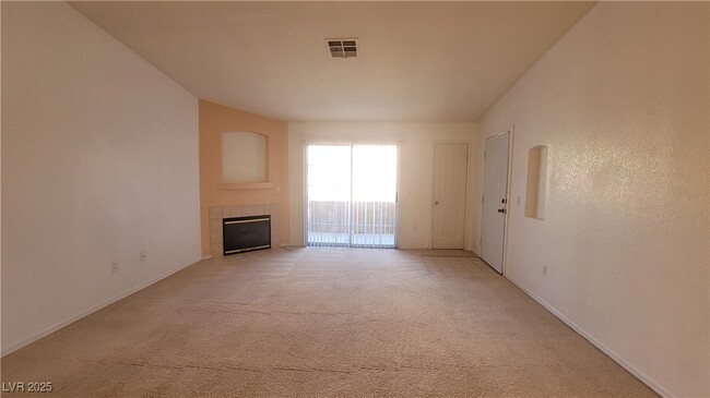 Building Photo - 4730 E Craig Rd Unit 2132