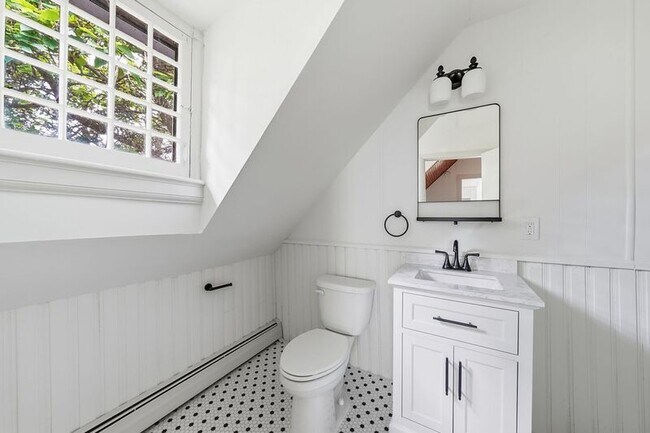Photo - 245 Clinton St