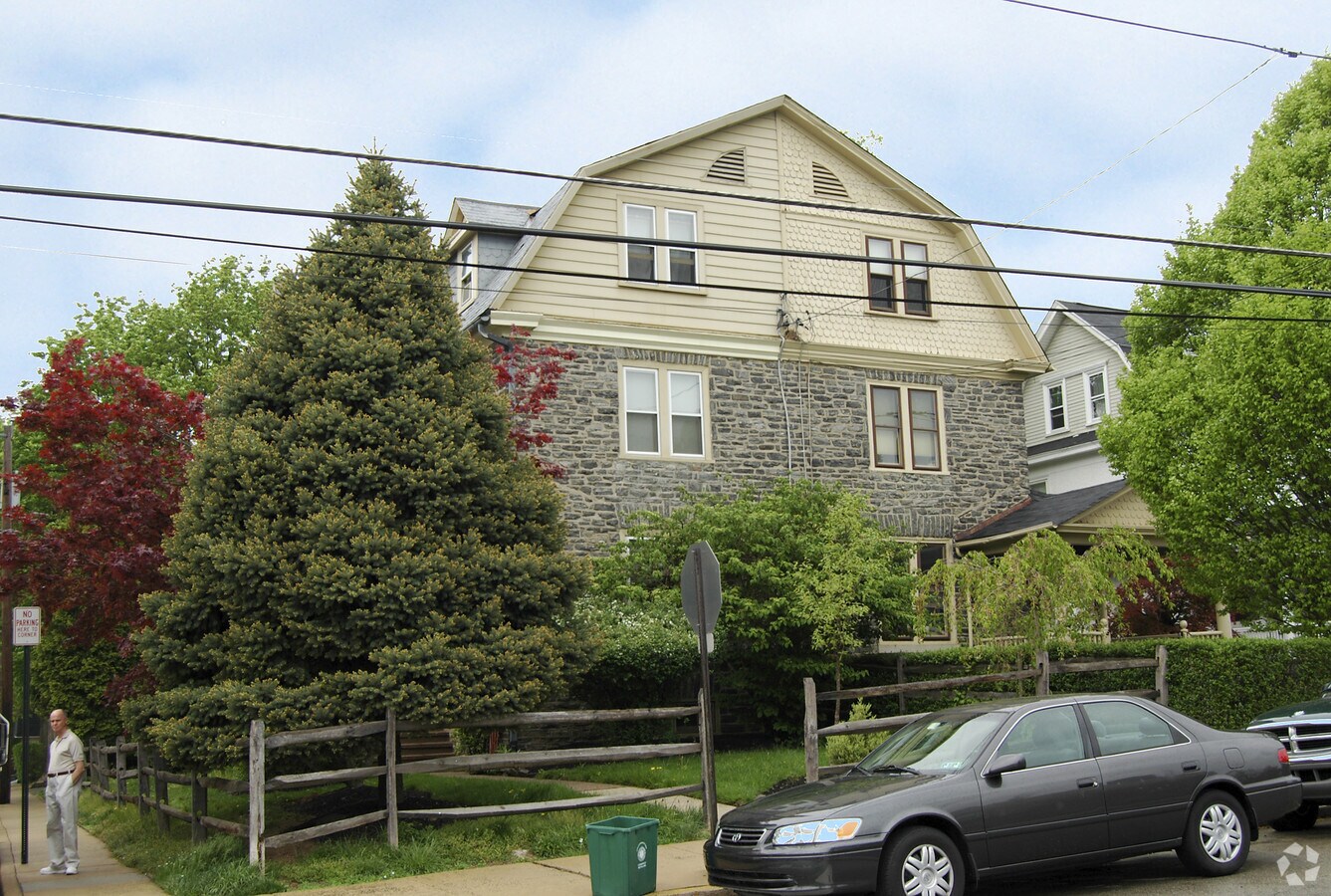 Photo - 301 West Ave