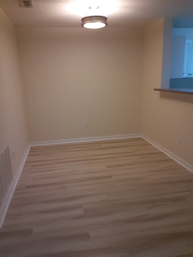 Entrance hallway - 100 Kensington Blvd Unit 1118