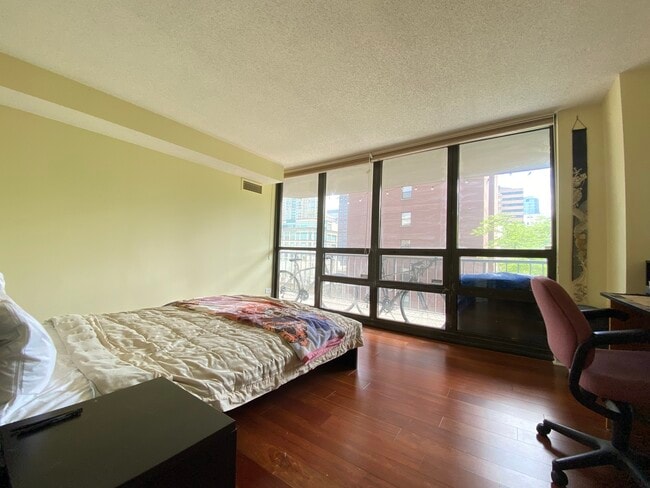 Photo - 663 N State St Unit 911