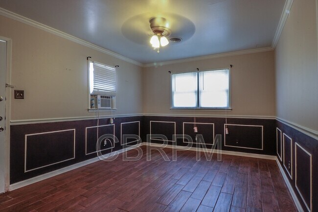 Photo - 2429-2423 23rd St