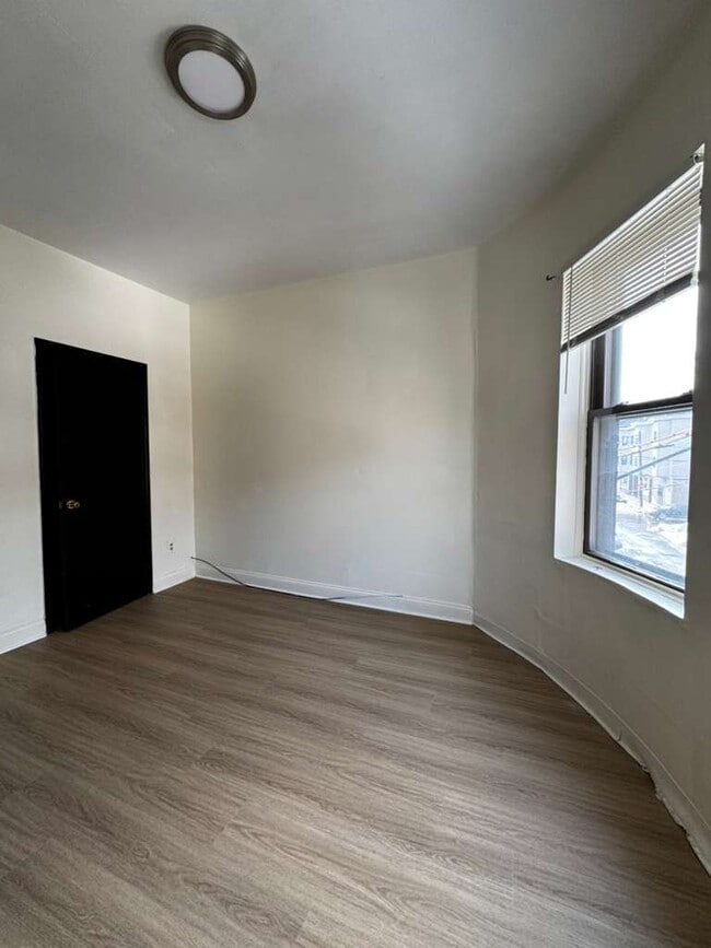 Building Photo - 129 Chestnut St Unit 129 Chestnut st