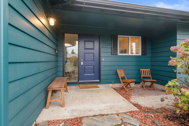 Photo - Beautifully updated 3 bedroom, 1 bath house in Eugene!