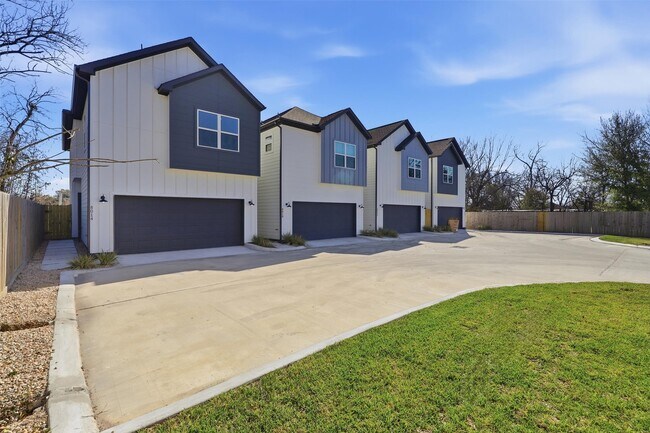 Photo - 8014 Huntington Spgs Ln