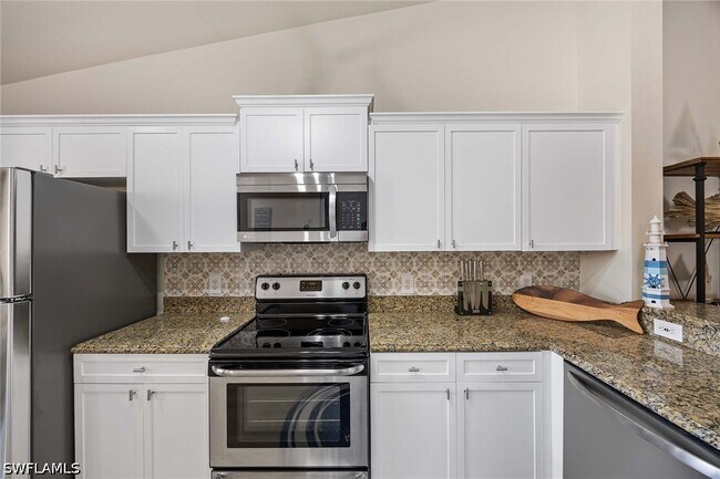 Building Photo - 640 Luisa Ln