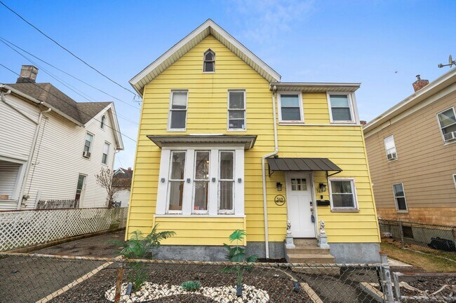 Photo - 369 Park St House