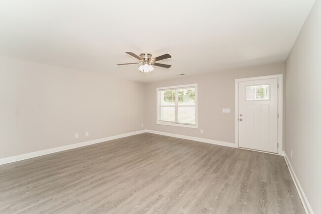 Photo - Bright 4-Bedroom Home in Mount Pleasant, NC