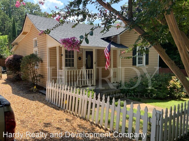 2 br, 1 bath House - 616 E 12th St SE - 2 br, 1 bath House - 616 E 12th St SE