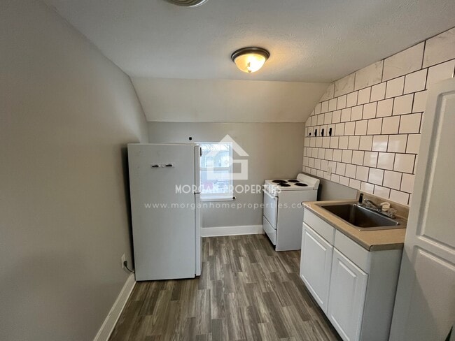 Photo - 832 E 7th St Unit -