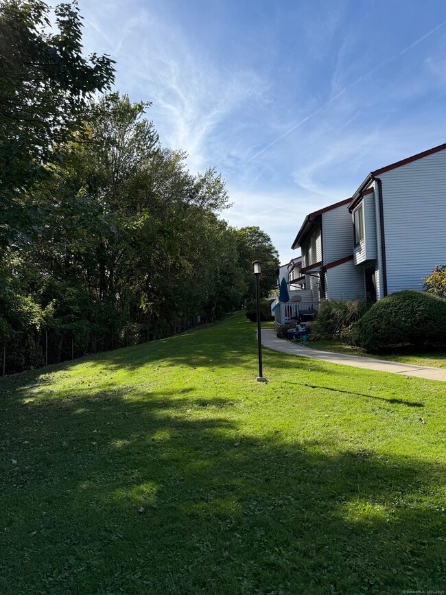 Building Photo - 221 Cottonwood Rd Unit 221