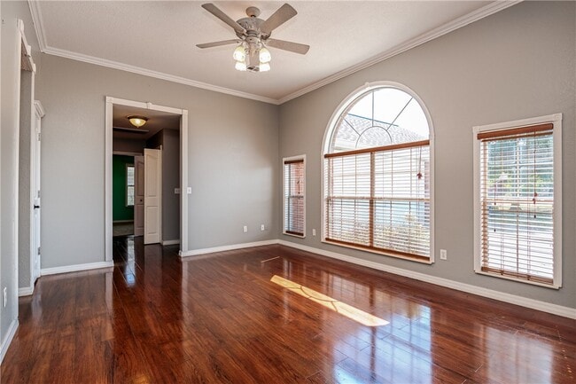 Photo - 2705 SE 6th St