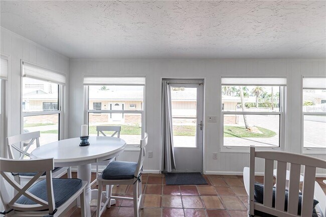 Photo - 6020 Midnight Pass Rd