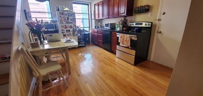 Photo - 937 Christian St Unit 2R