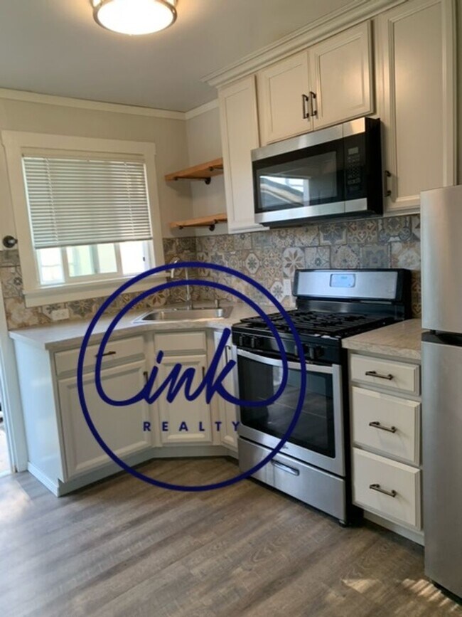 Photo - Available  - 1 Bed 1 Bath House $1,000 a month