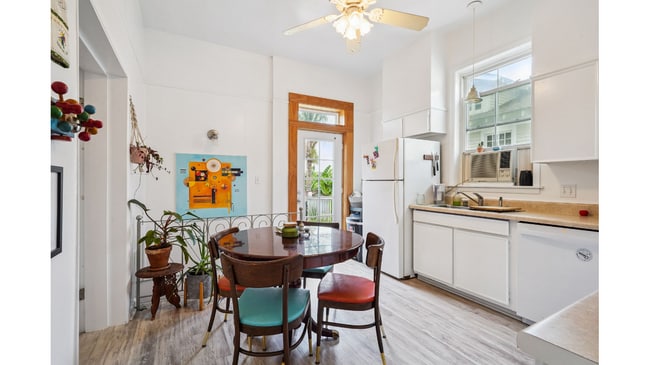 Photo - 4516 Banks St Unit Upper