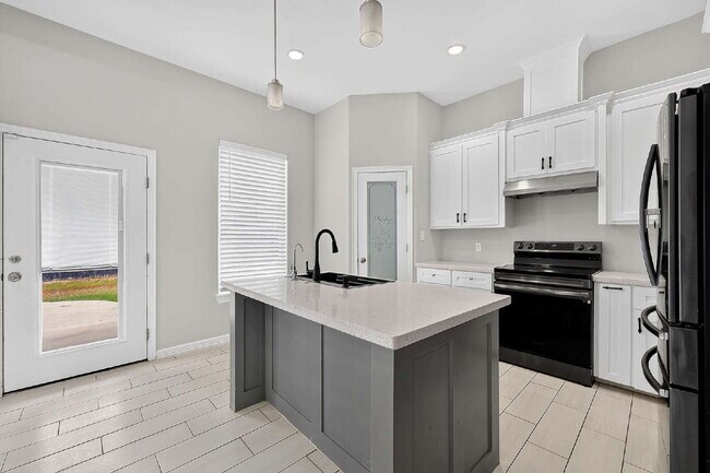 Photo - 140 Spanish Oak Dr