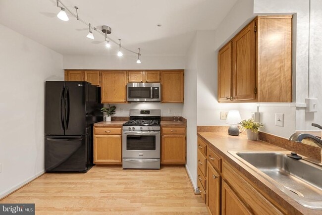 Photo - 6111 Wigmore Ln Unidad F