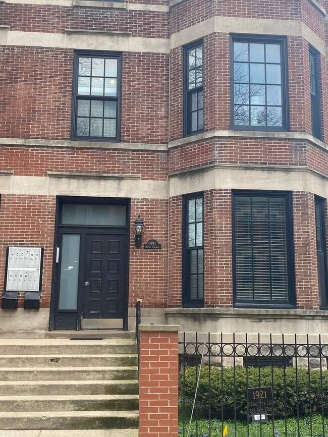 Building Photo - 1921 N Sedgwick St Unit 3F