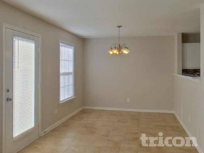 Photo - 806 Littleton Dr