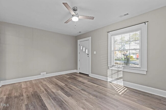 Photo - 211 W Sycamore St