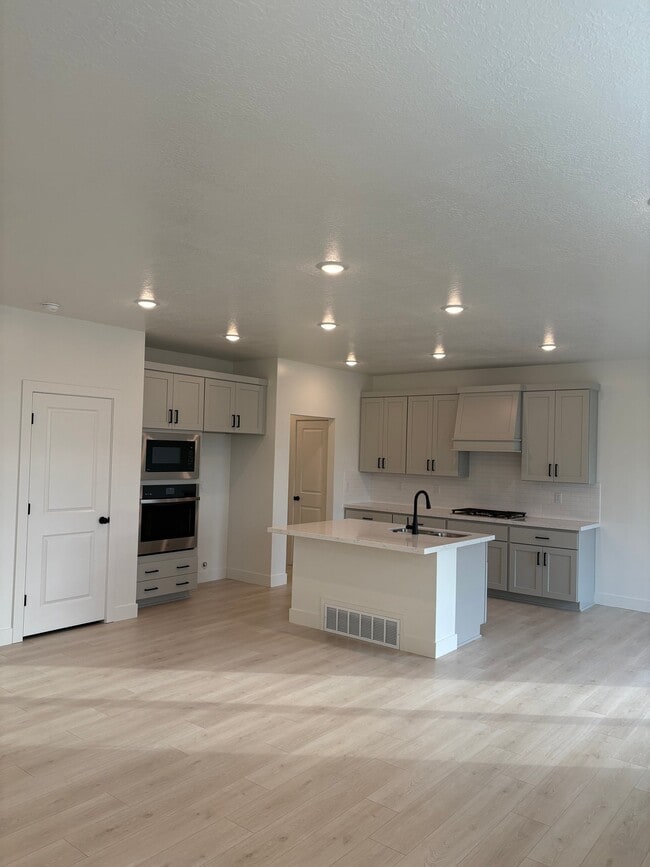 Photo - 2770 W Aurora Ave