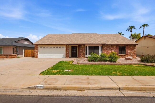 Photo - 940 W Meseto Ave