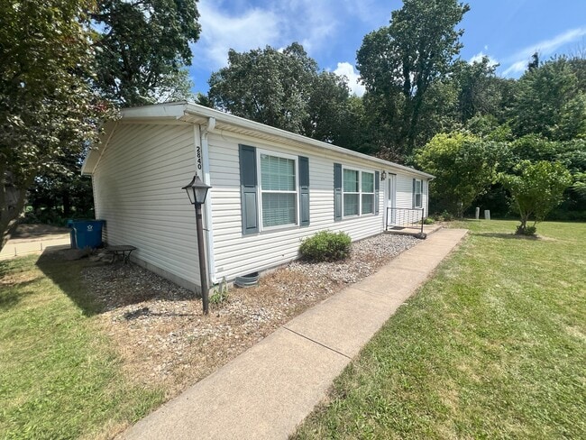 Building Photo - 2840 Applewood Ave Rental