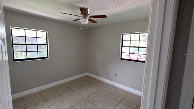 Photo - 210 N Lone Oak Dr