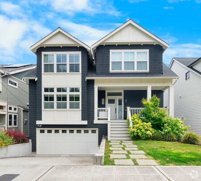 Building Photo - Gorgeous 4 Bed/3.5 Bath with Beautiful Fin... Rental