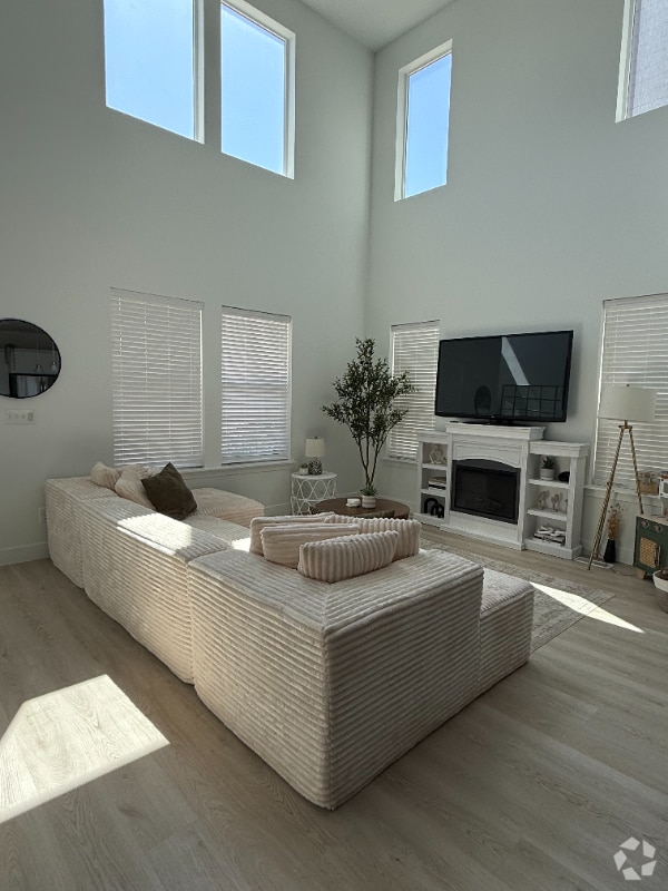 Building Photo - 1315 N 3830 W Rental
