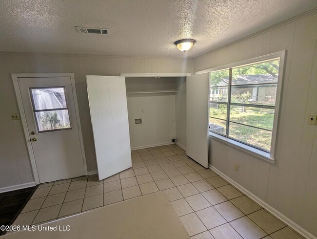 Photo - 6480 Forest Glen Dr