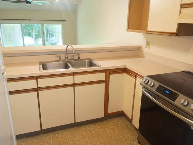 11 RiverBend Dr Unit 25-4