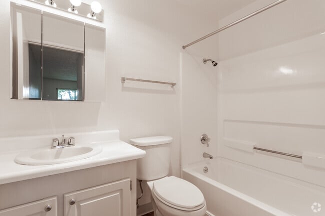 2BR, 2BA - Camelot