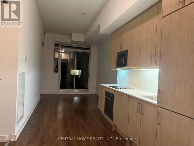 Photo - 297 College St Unit 718