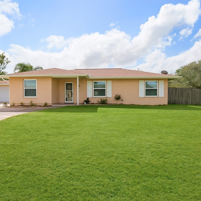 Building Photo - Charming 3-Bedroom Home with Garage in Del...