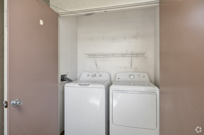 2BR, 2BA - 950SF - Laundry - Esprit Villas