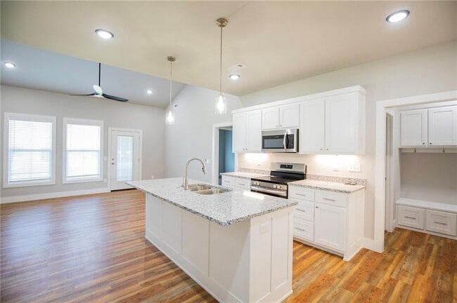 Photo - 943 Seaborn Way