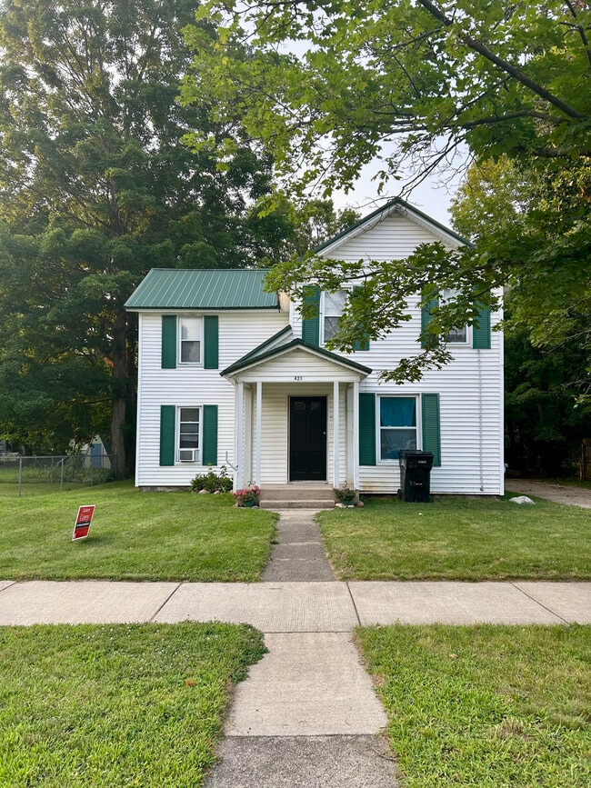 Building Photo - 421 W Bond St Unit 421 Upper