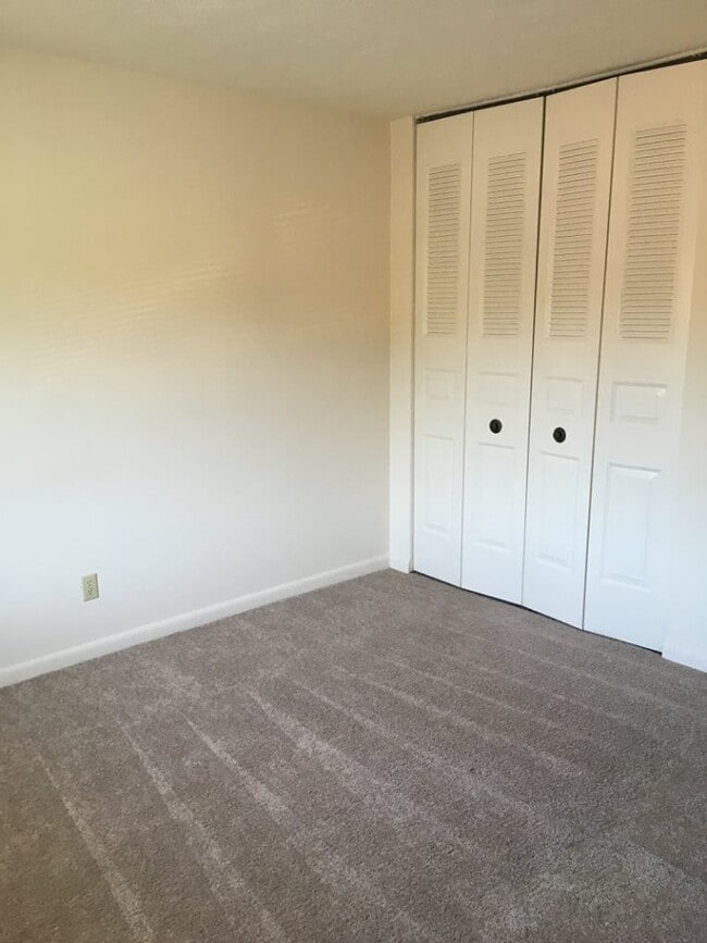 Photo - Twelve Oak Apartments Unit 104