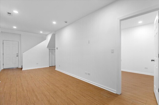 Photo - 1313 W Chicago Ave