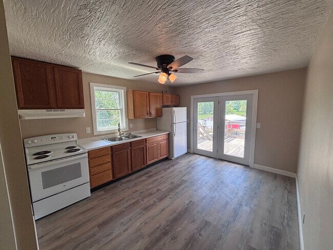 Photo - 11247 Knoxville Rd Unit B