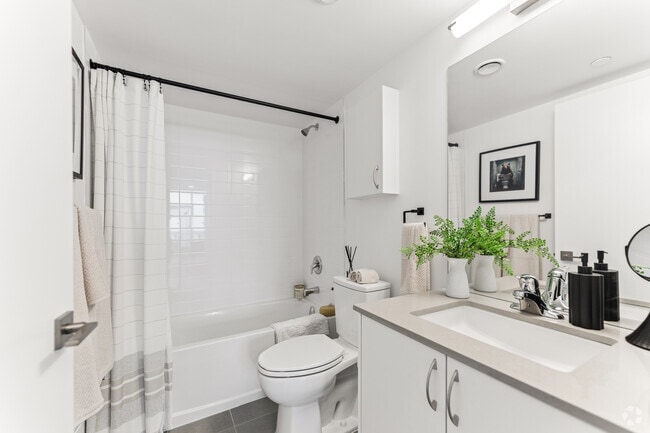 2BR, 2BA - 710SF - Bathroom