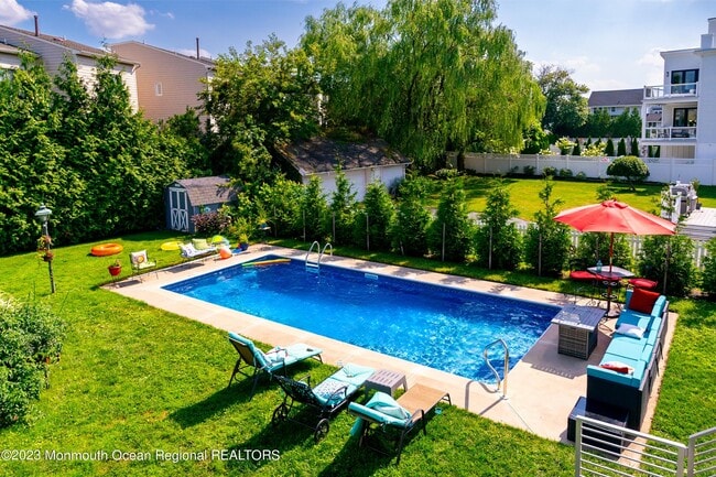 Building Photo - 18 Valentine St