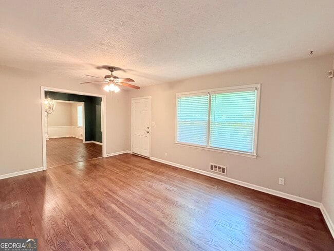 Photo - 1140 Azalea Cir NE