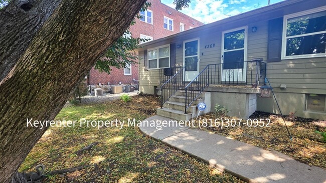 Building Photo - Charming 2-bed, 1-bath available in Kansas City, MO