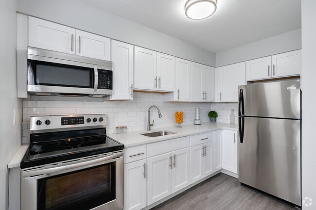 2BR, 1BA - 974SF - Wanamassa Gardens