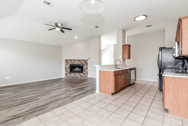 Photo - 2022 Cobblestone Trail